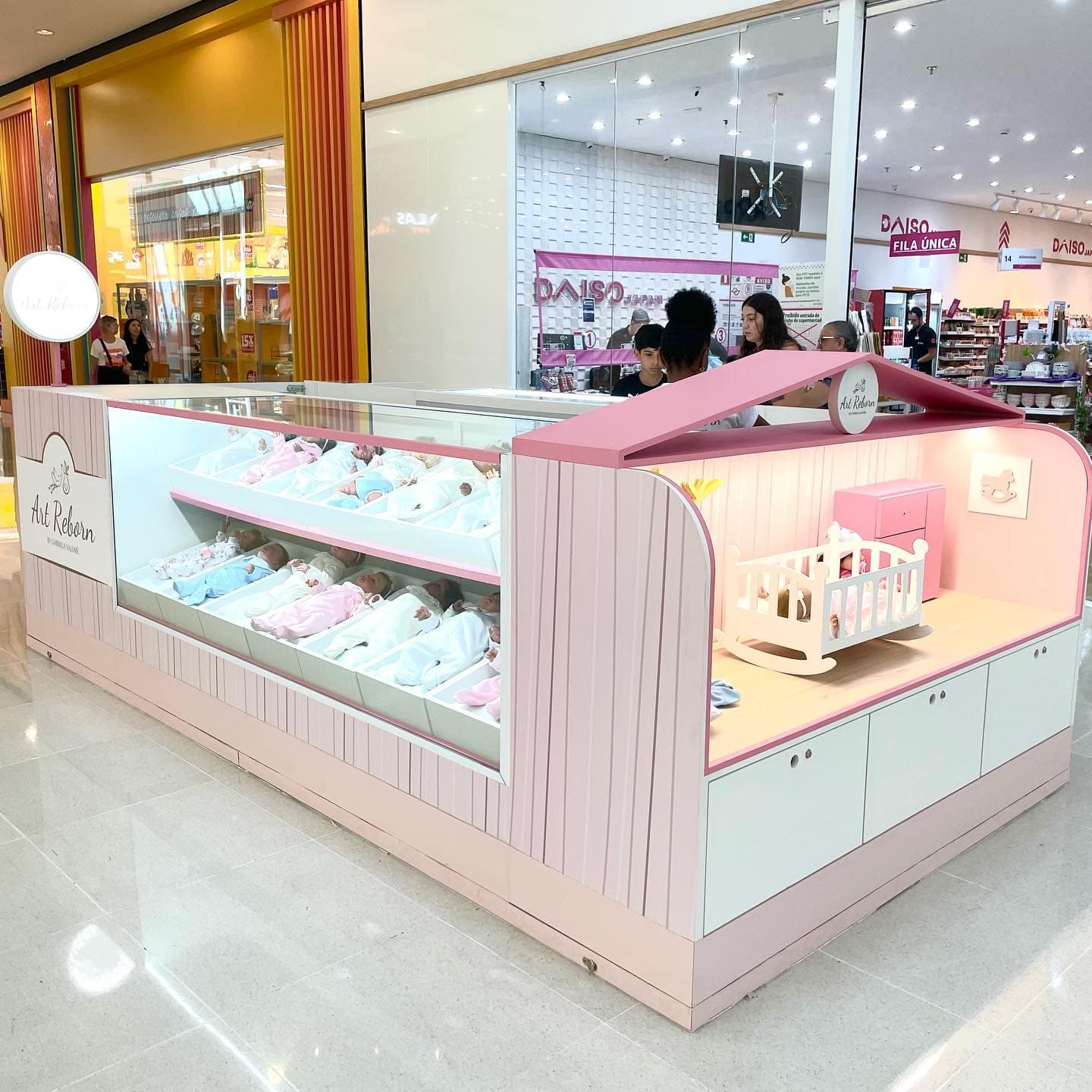 Maternidade Encantada physical store at Shopping Iguatemi Esplanada